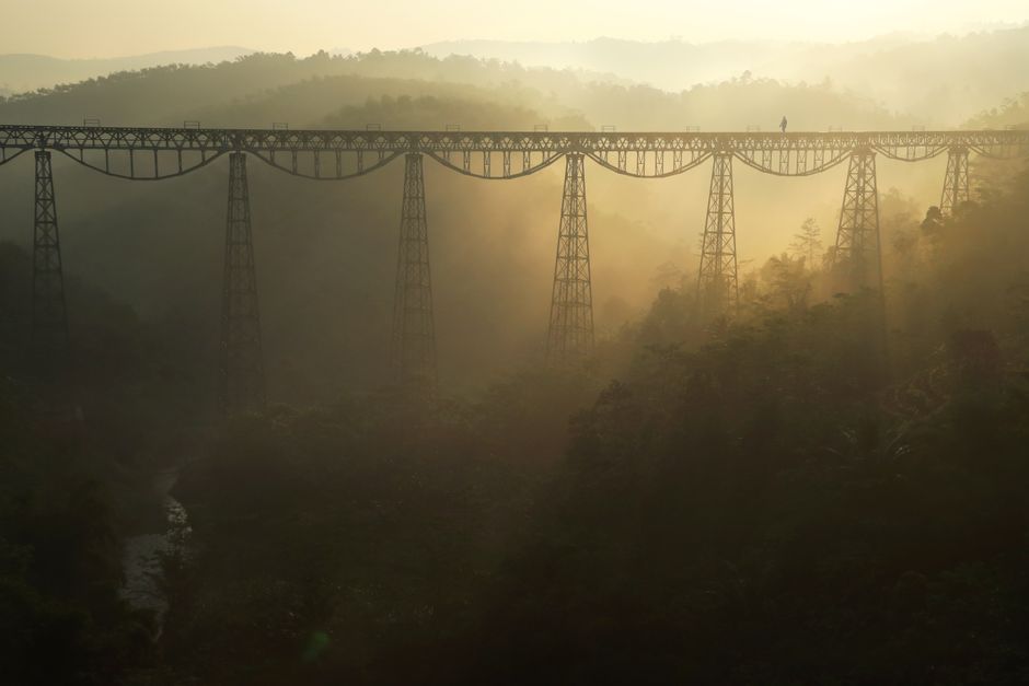 baja profil untuk pembangunan jembatan