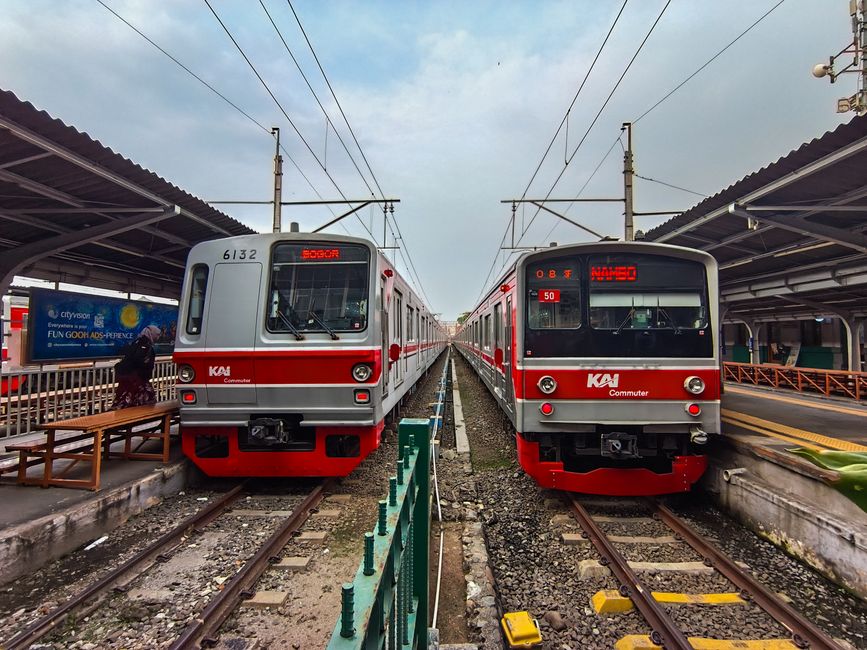 stasiun gambir krl commuter line