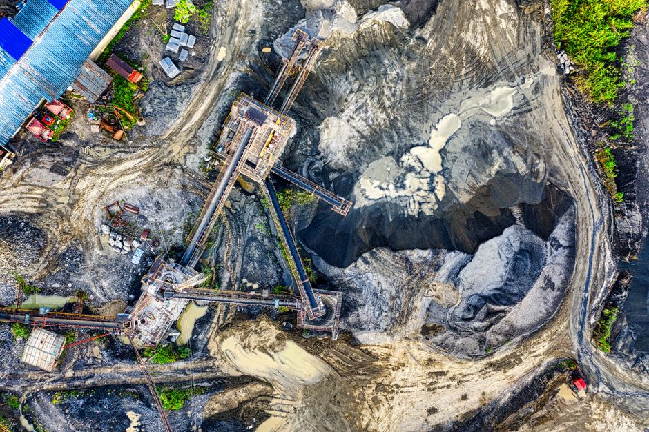 grafik laba bersih alamtri resources indonesia tbk