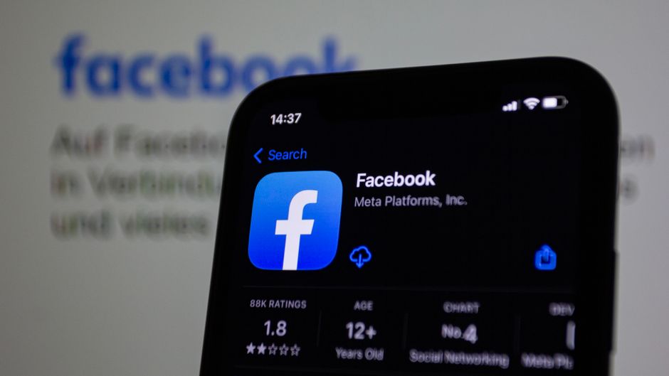 logo meta dan gambar anak-anak menggunakan smartphone