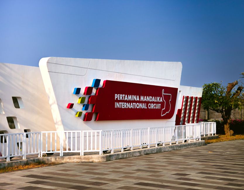 Pertamina mengembangkan program biosolar B50 dan bioetanol untuk menciptakan lapangan kerja massal