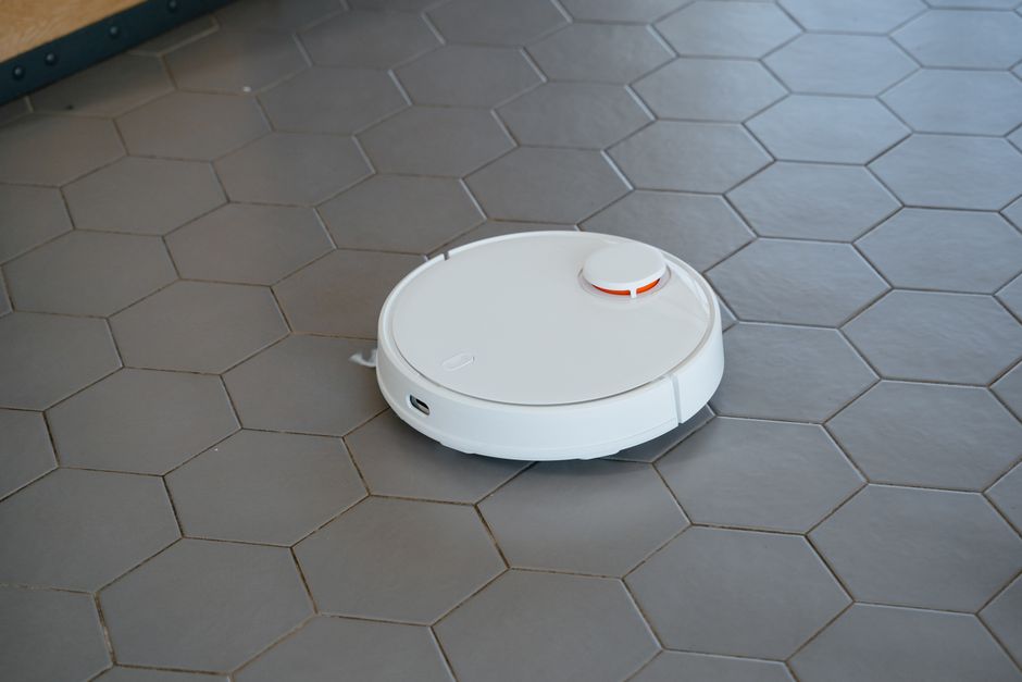 robot vacuum cleaner di rumah