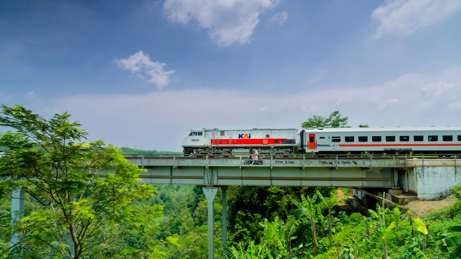 kereta api wisata mewah indonesia
