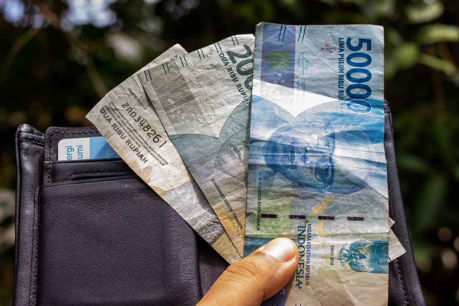 Rupiah melemah ke level Rp 17.744 per dolar AS