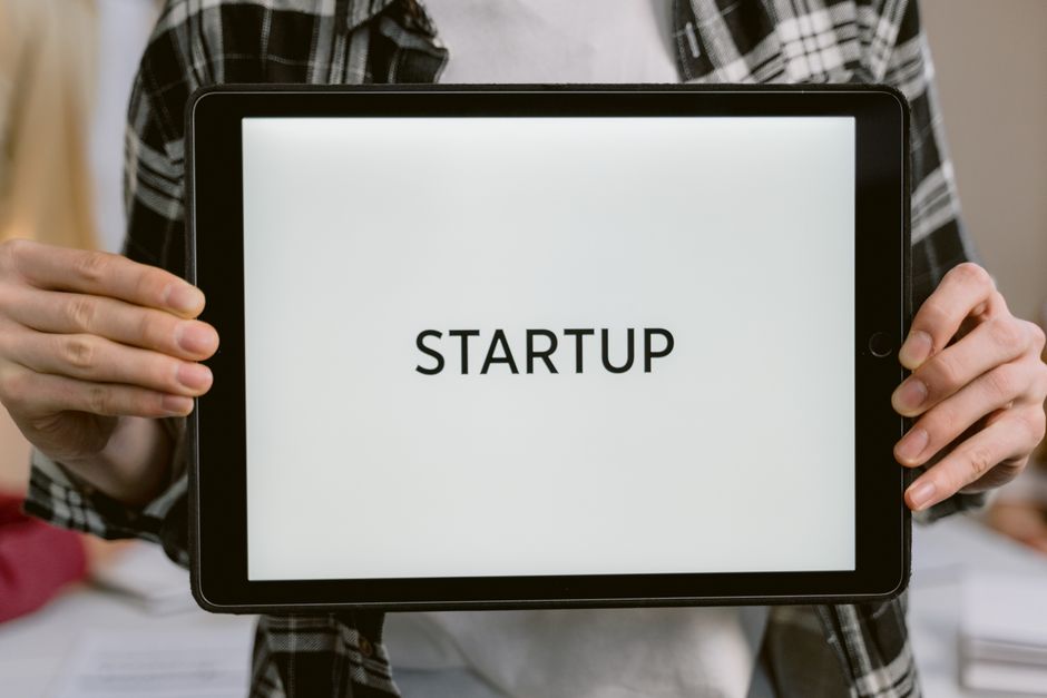 perusahaan startup teknologi meningkatkan efisiensi bisnis