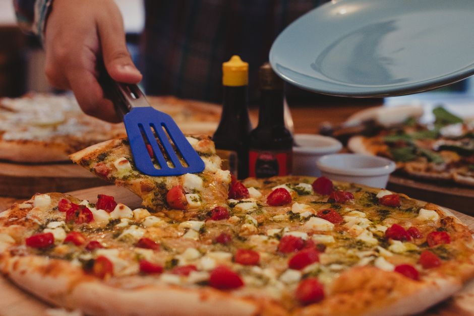 logo pizza hut dan yum brands